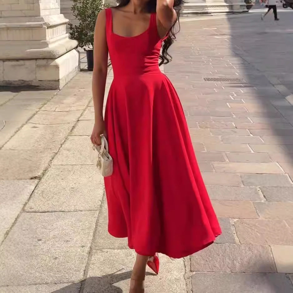 Robe à bretelles à col carré et couleur unie