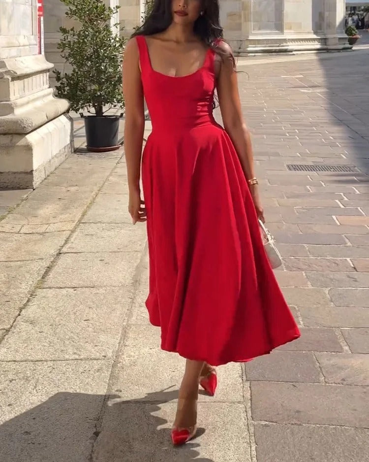 Robe à bretelles à col carré et couleur unie