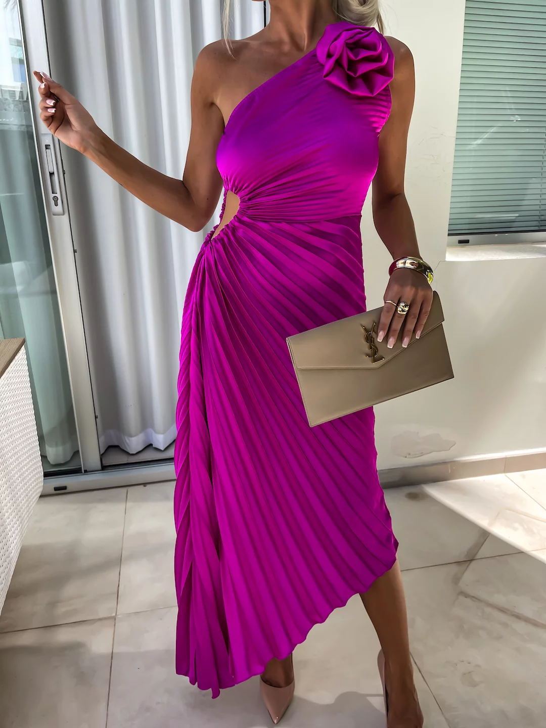 Robe asymétrique plissée à une épaule