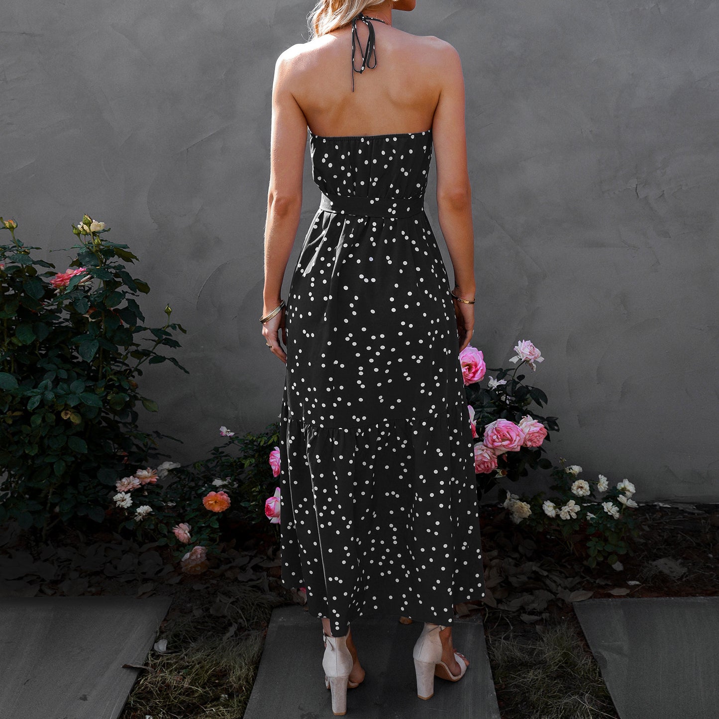 Robe longue à pois et col en V