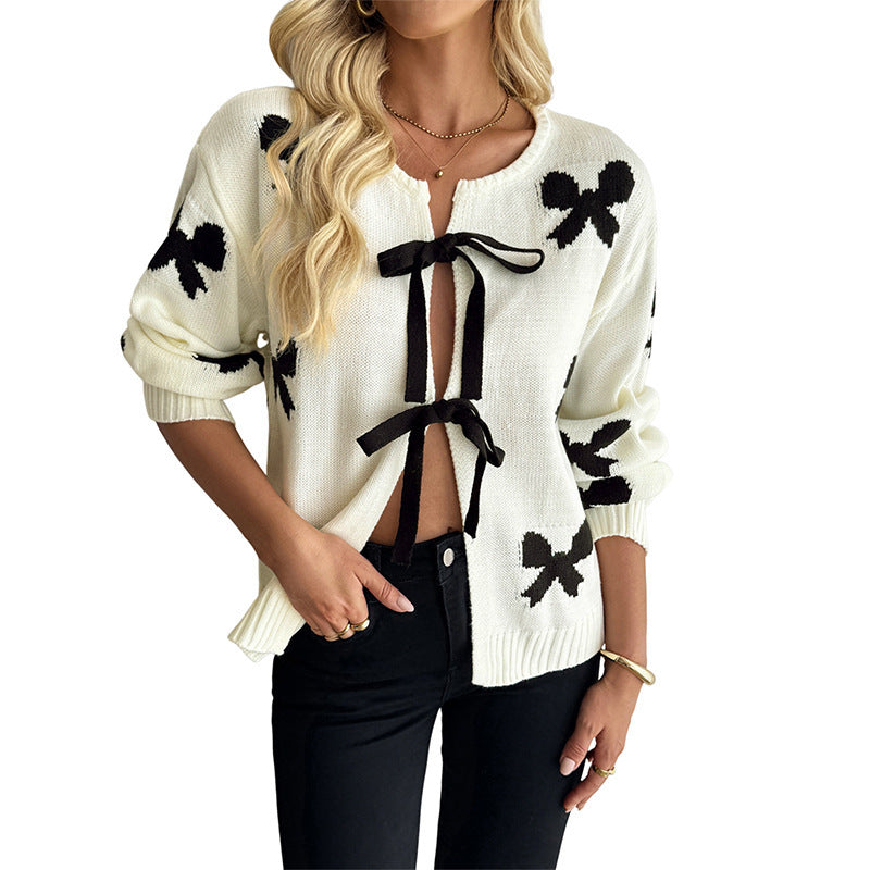 Pull à lacets et nœud