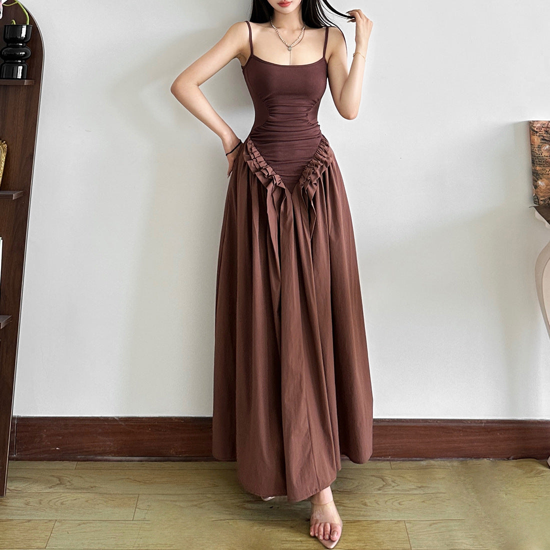 Robe trapèze plissée à taille ajustée et couleur unie