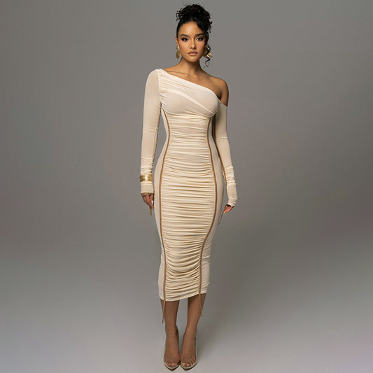 Robe en maille, col diagonal, manches longues