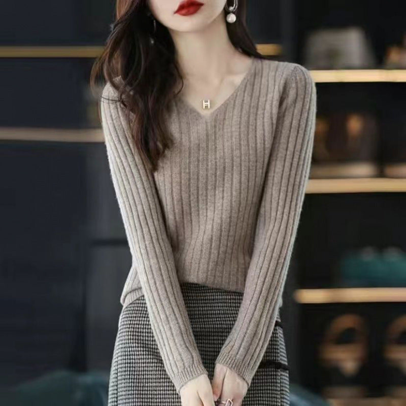 Pull slim à col en V en maille