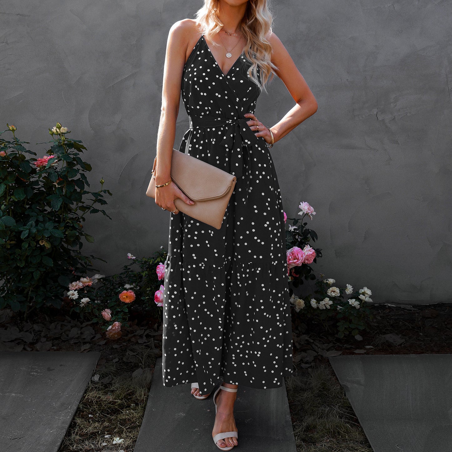 Robe longue à pois et col en V