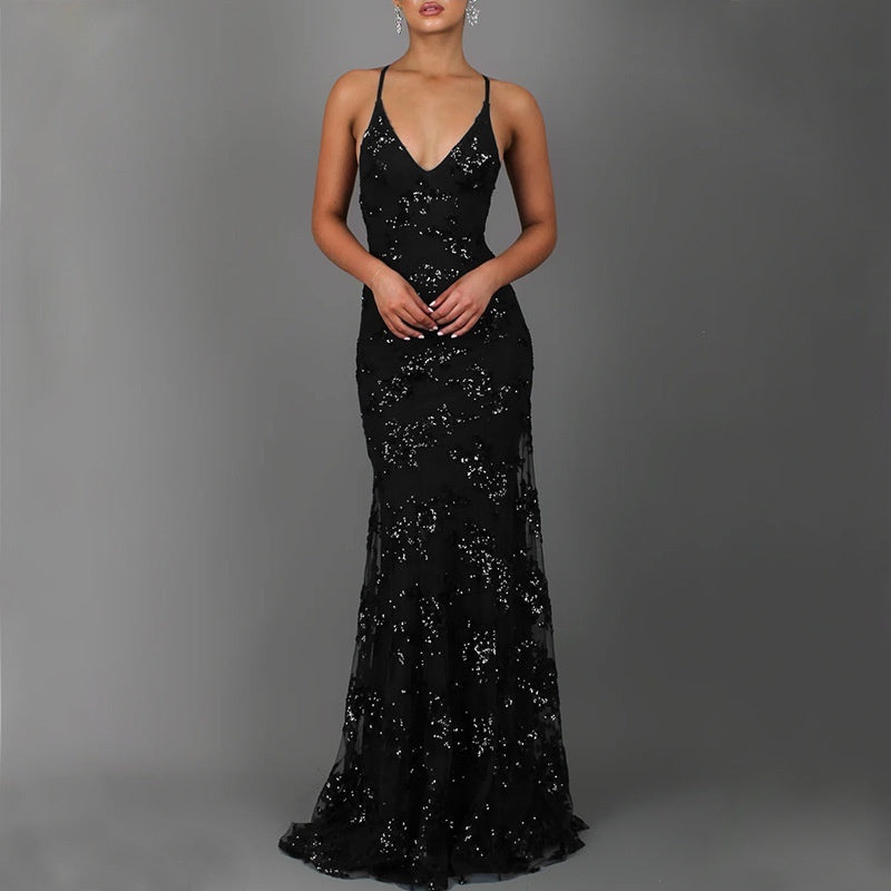 Robe col en V dos nu paillettes lacets
