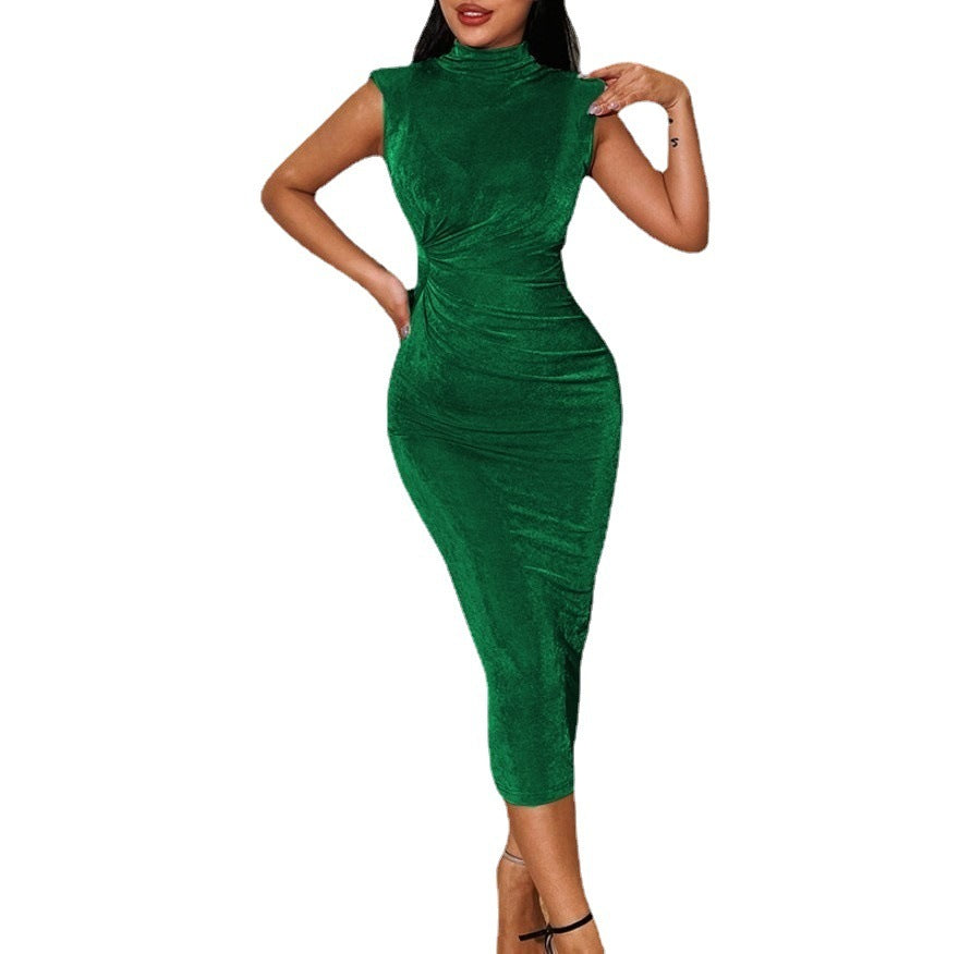 Robe sans manches plissée à col roulé et épaules rembourrées
