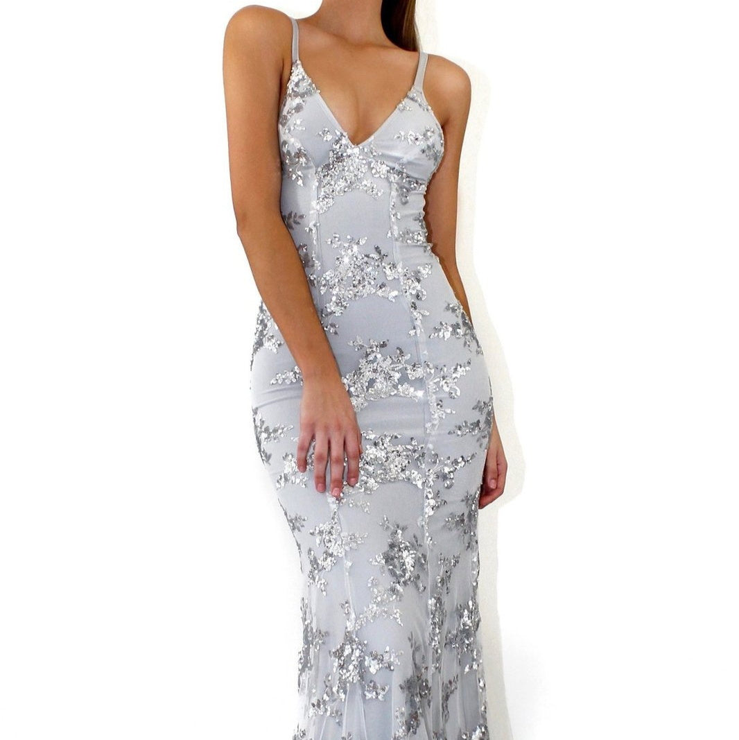 Robe col en V dos nu paillettes lacets