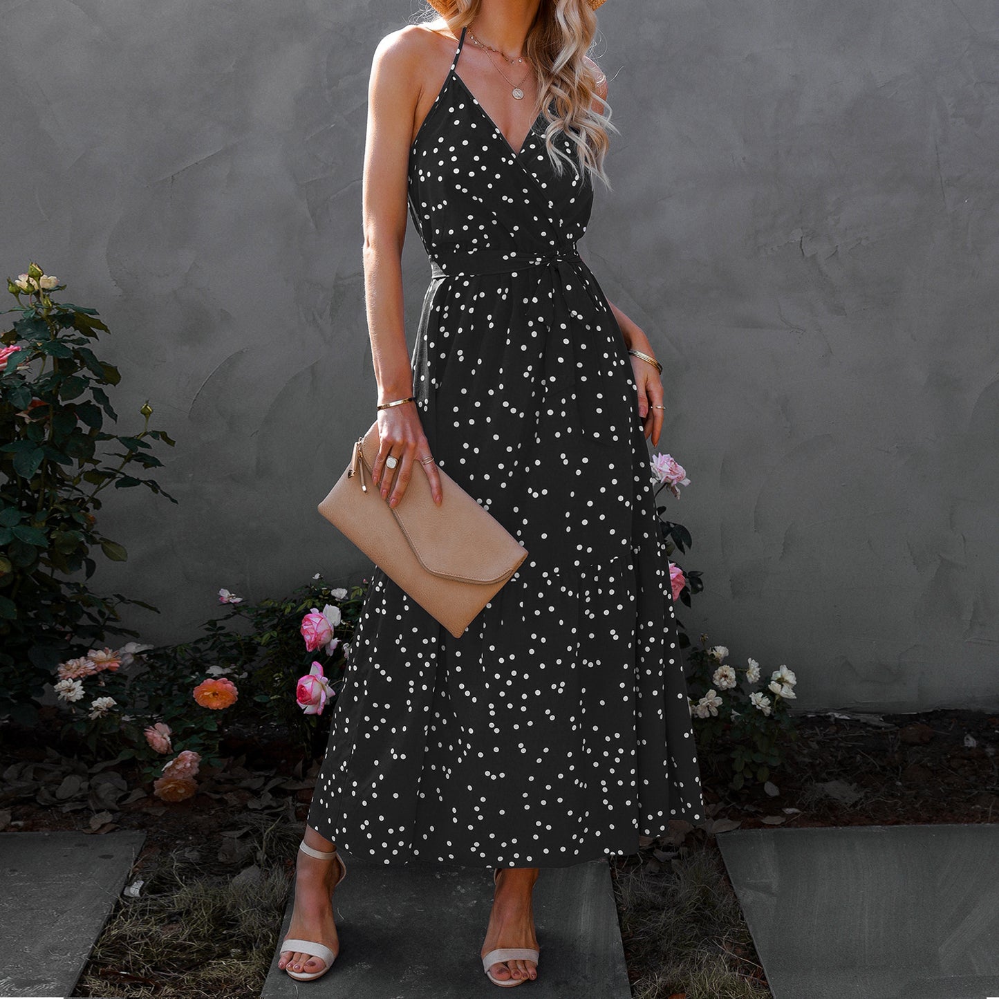 Robe longue à pois et col en V