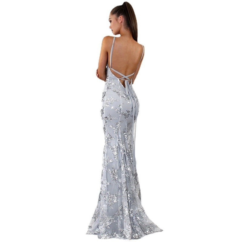 Robe col en V dos nu paillettes lacets