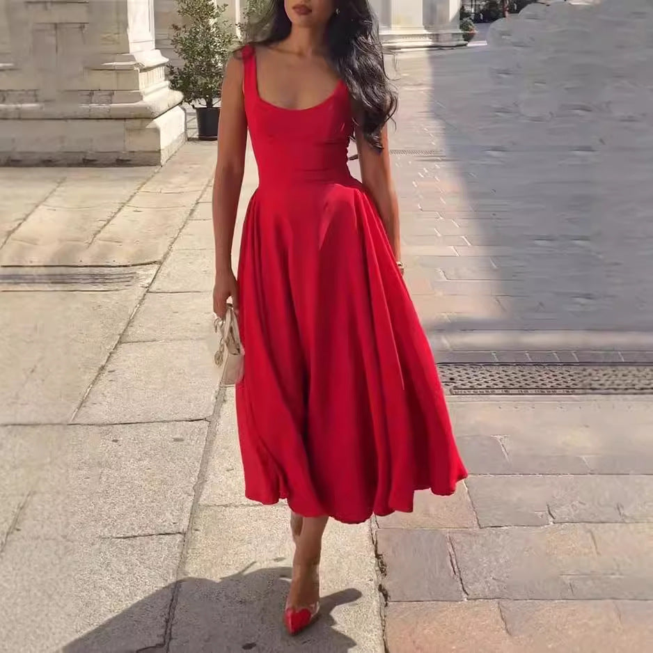 Robe à bretelles à col carré et couleur unie