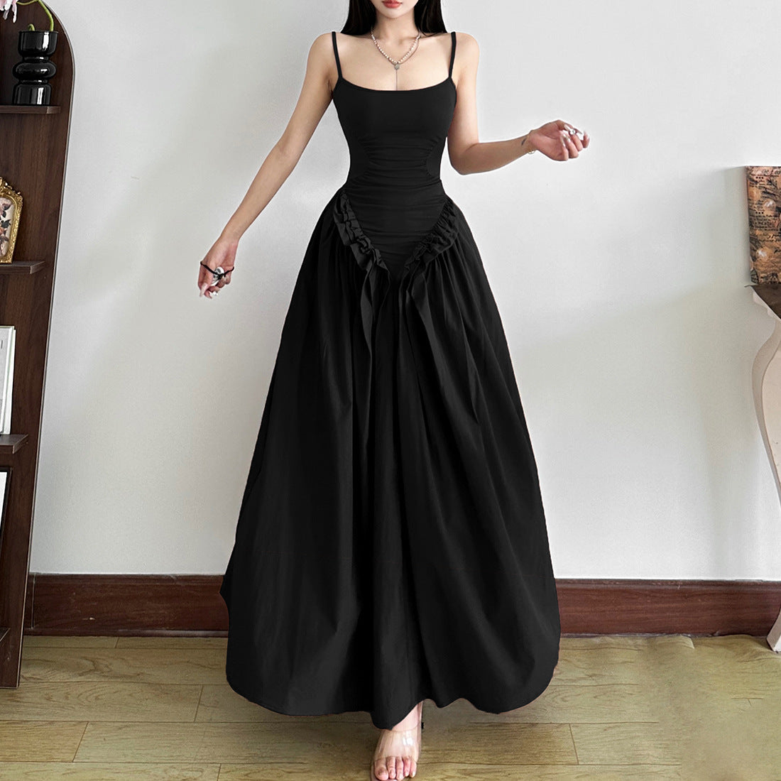 Robe trapèze plissée à taille ajustée et couleur unie