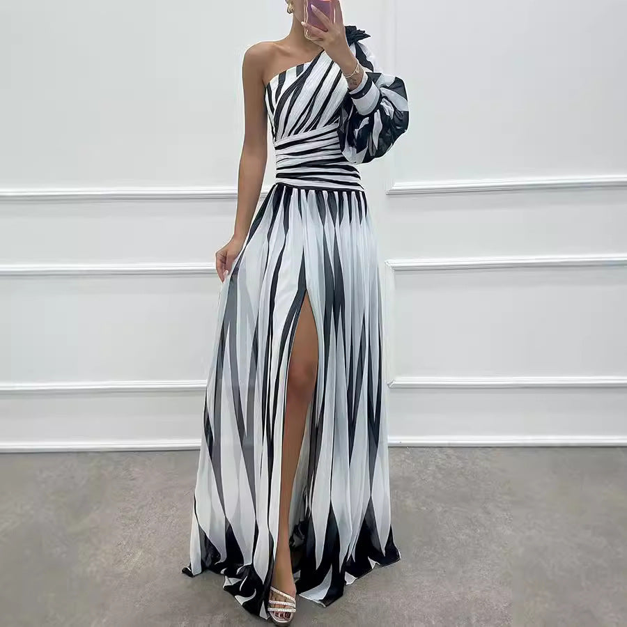 Robe asymétrique contrasté à épaules dénudées