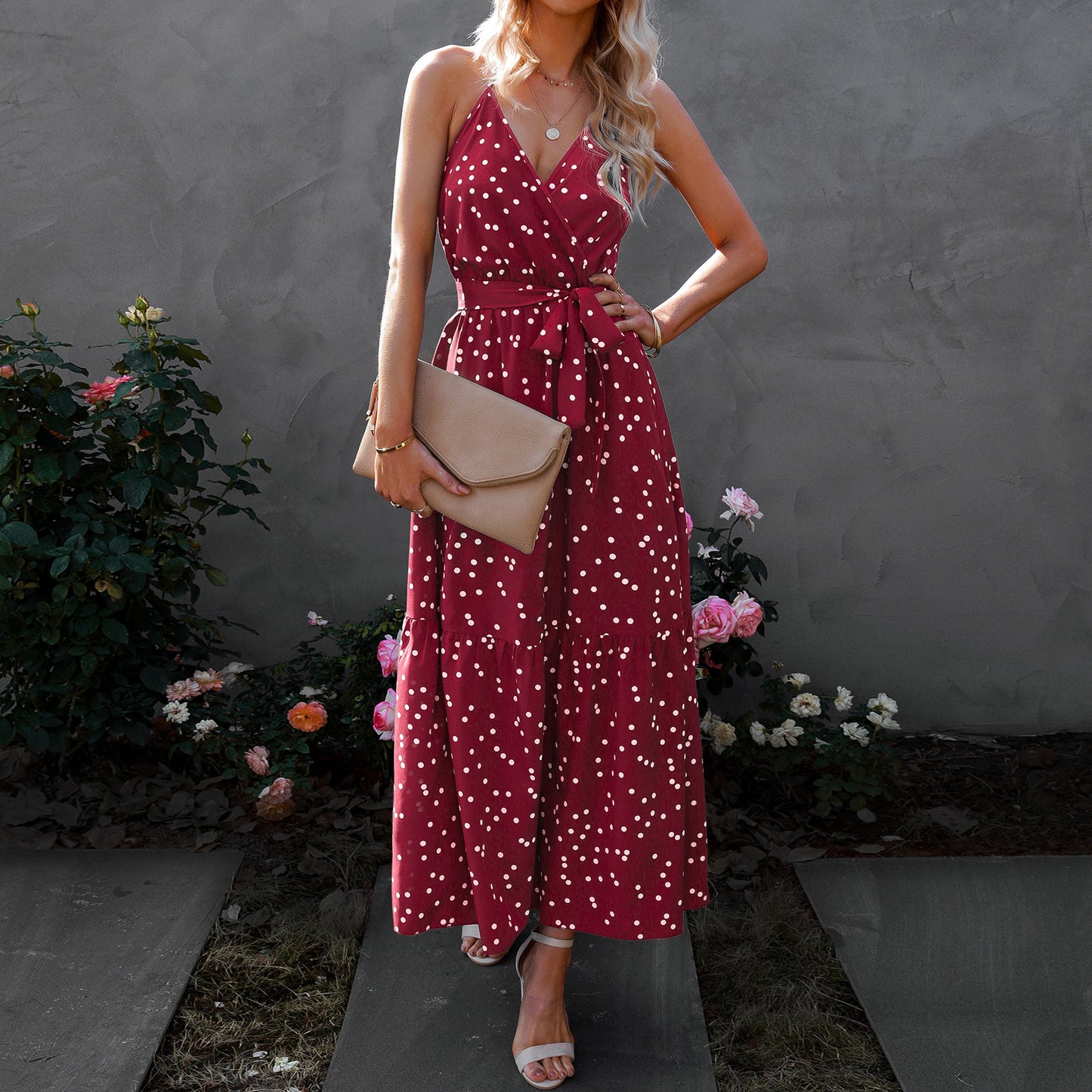 Robe longue à pois et col en V