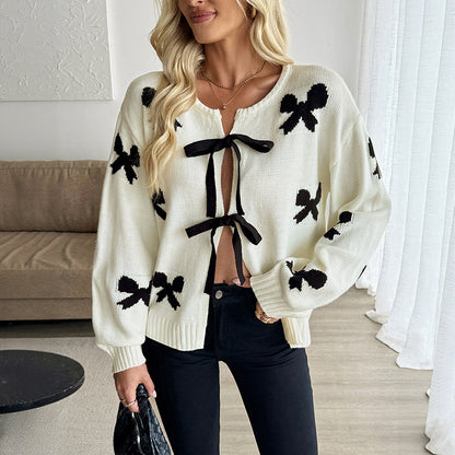 Pull à lacets et nœud