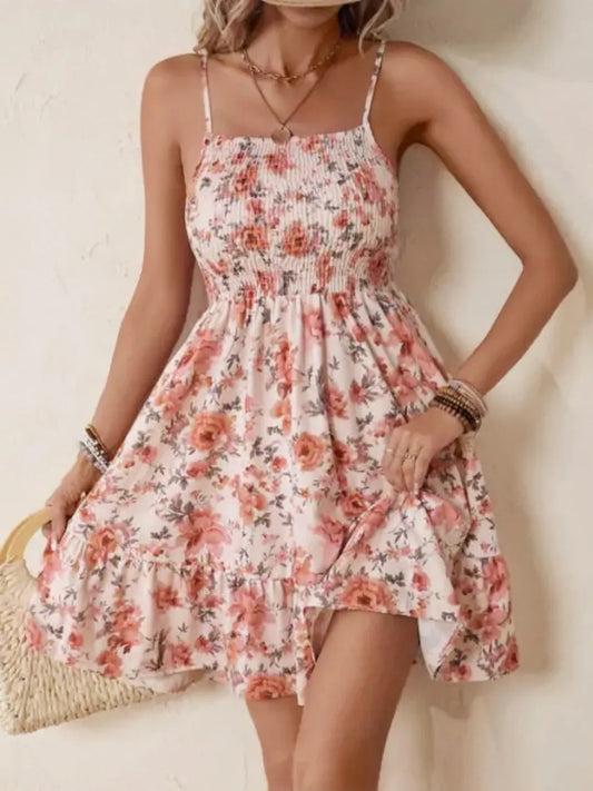 Robe à fleurs froncées et col carré