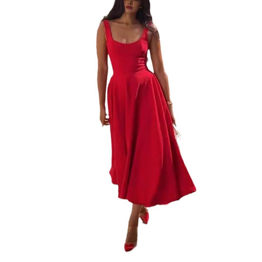 Robe à bretelles à col carré et couleur unie