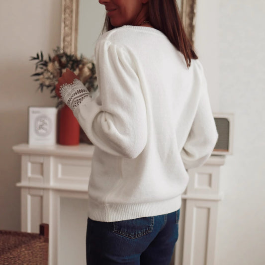 Pull élégant, coupe croisée dentelle