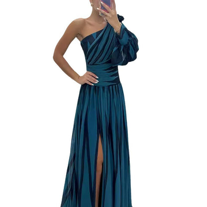 Robe asymétrique contrasté à épaules dénudées