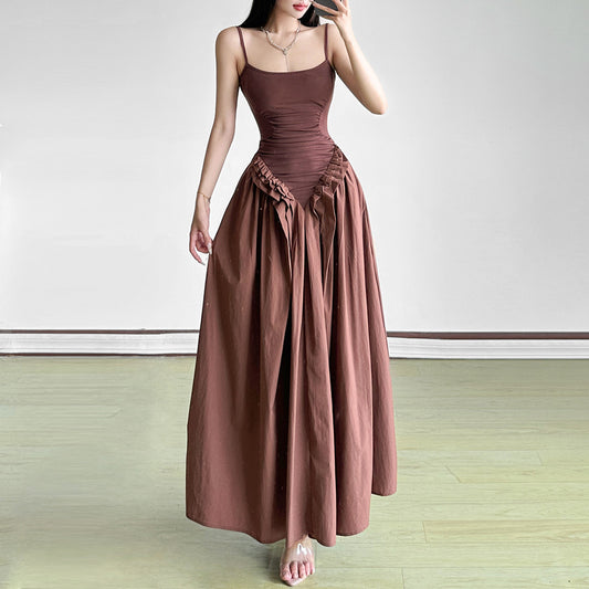 Robe trapèze plissée à taille ajustée et couleur unie