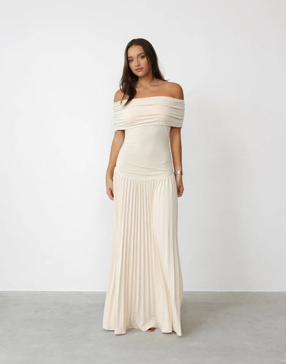 Robe plissée à épaules dénudées