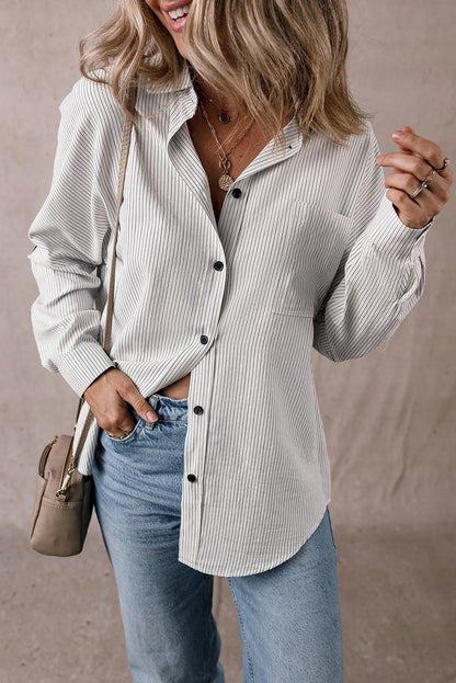 Chemise longue à rayures, manches retroussées et poches