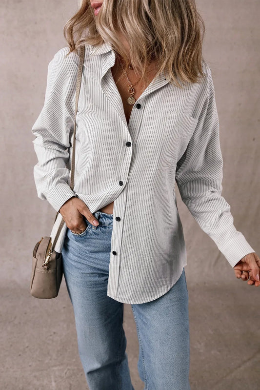 Chemise longue à rayures, manches retroussées et poches