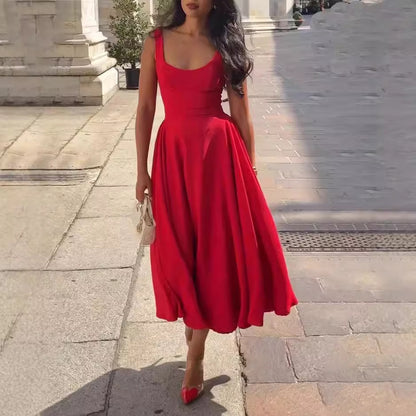 Robe à bretelles à col carré et couleur unie