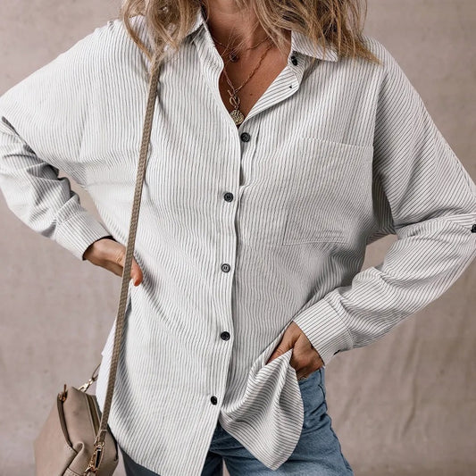 Chemise longue à rayures, manches retroussées et poches