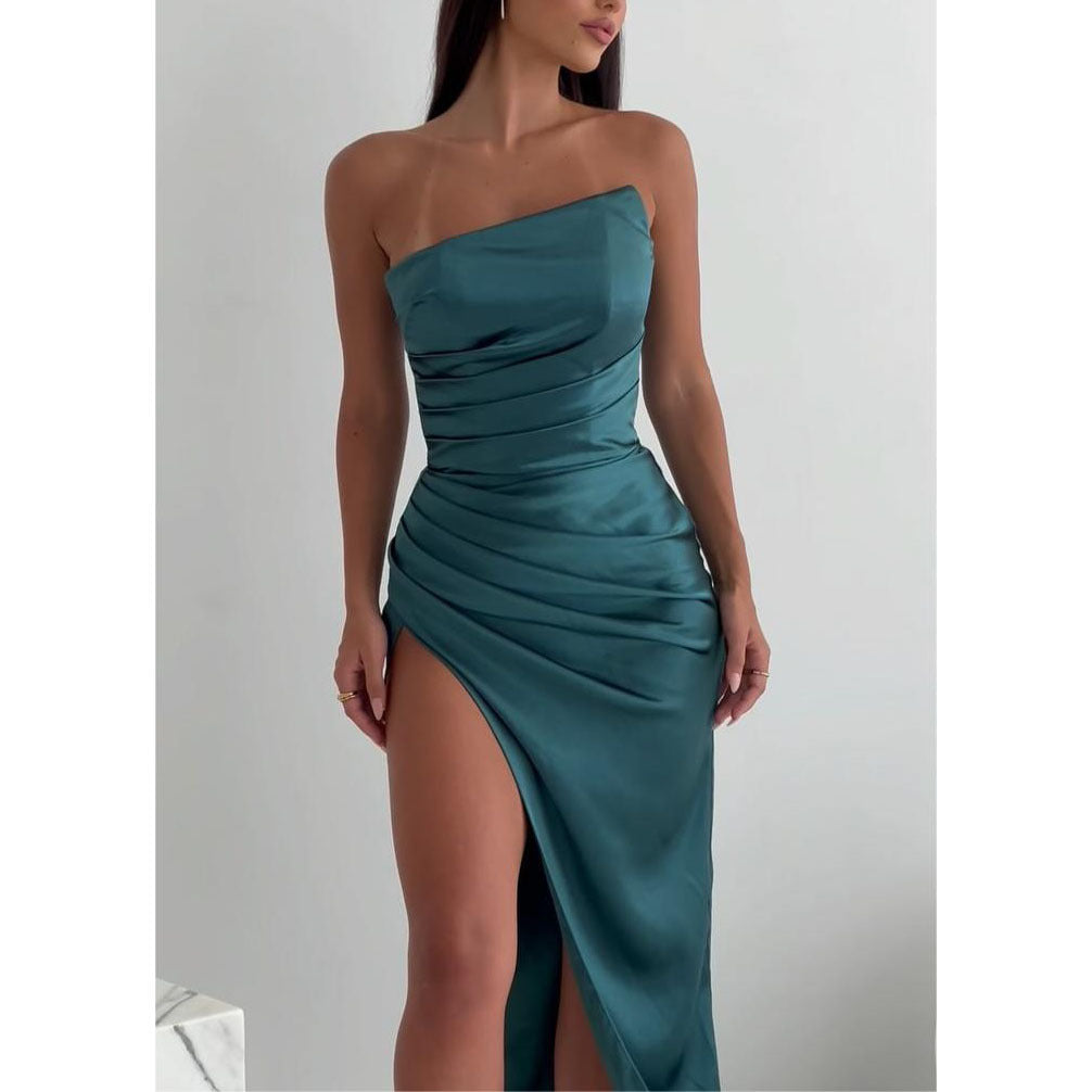 Robe fourreau en satin sans manches